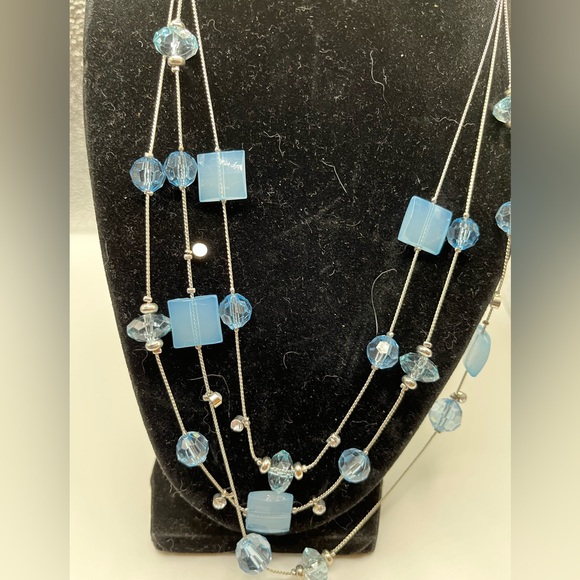 NWOT Baby blue and silver necklace - Picture 2 of 2